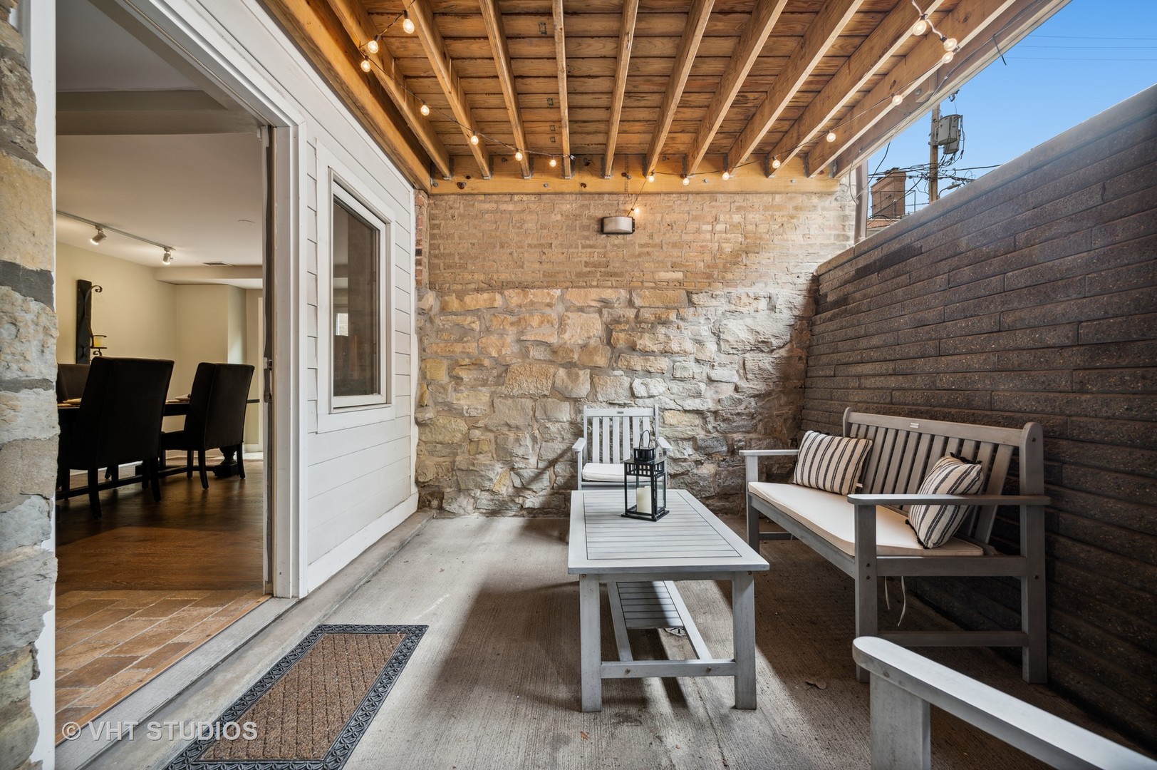 2543 North Racine Avenue, Unit G Chicago, IL 60614 - Photo 13 of 15 a view of outdoor seating