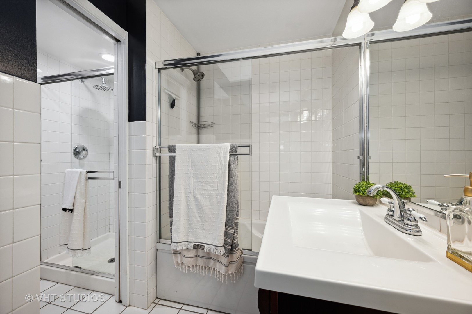 2543 North Racine Avenue, Unit G Chicago, IL 60614 - Photo 8 of 15 a bathroom with a sink and shower