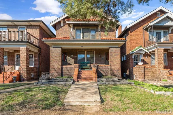 $1,250 | 4989 Tholozan Avenue, Unit 1, St. Louis, MO 63109