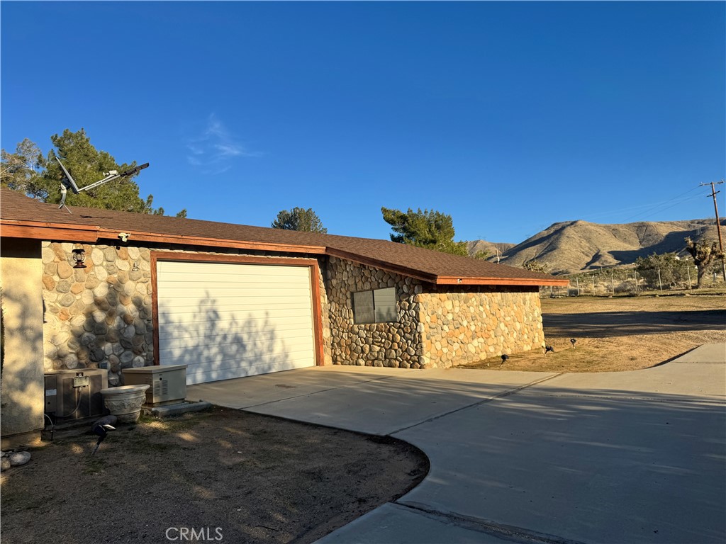 19574 Happy Valley Road Apple Valley, CA 92308 - Photo 17 of 58 Front Entry to the 6 cars garage