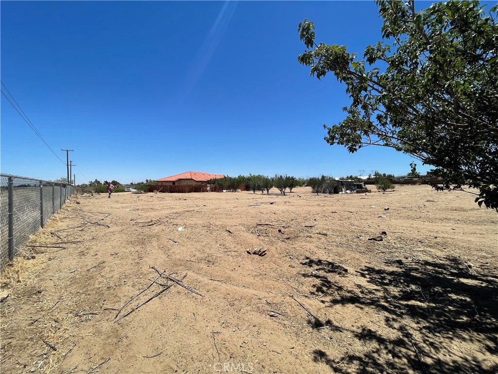 19574 Happy Valley Road Apple Valley, CA 92308 - Photo 39 of 58 a view of ocean view with wooden fence