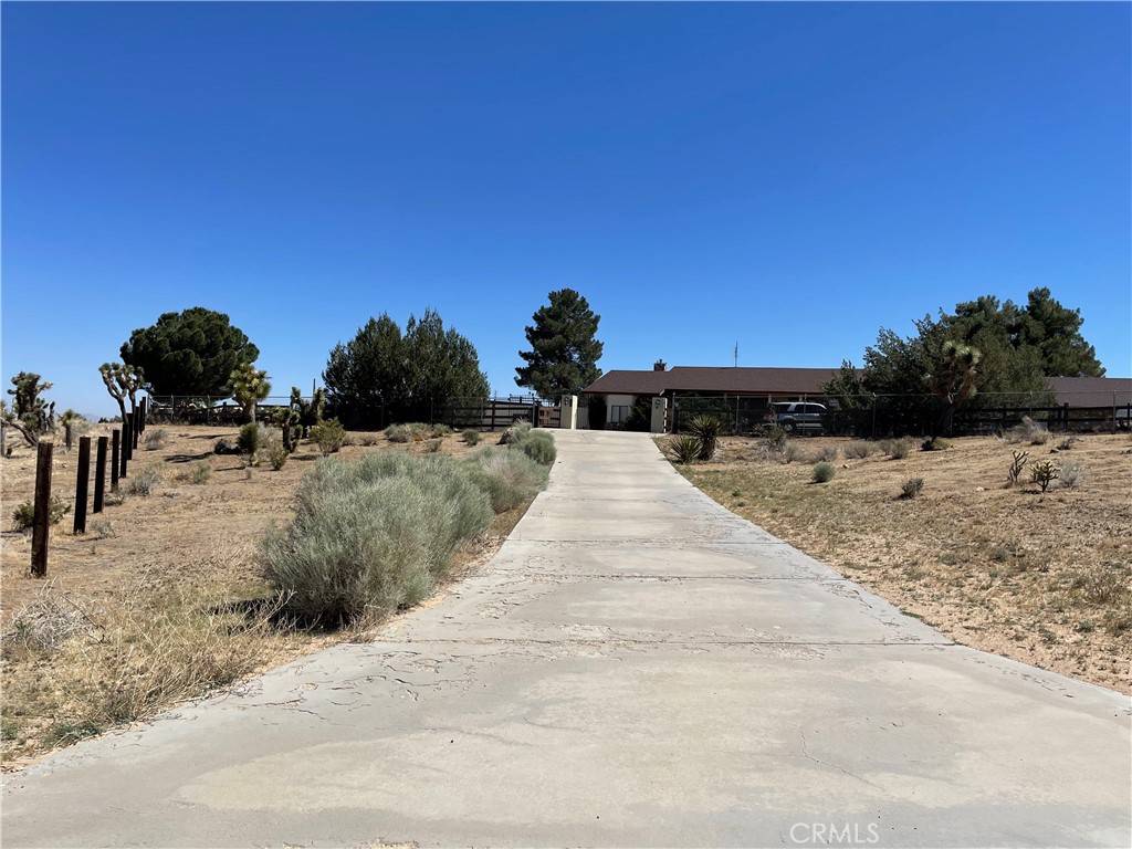 19574 Happy Valley Road Apple Valley, CA 92308 - Photo 40 of 58 Front concrete driveway leading to main gate