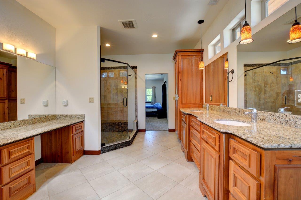 2646 Table Rock Road Medford, OR 97501 - Photo 12 of 27 12