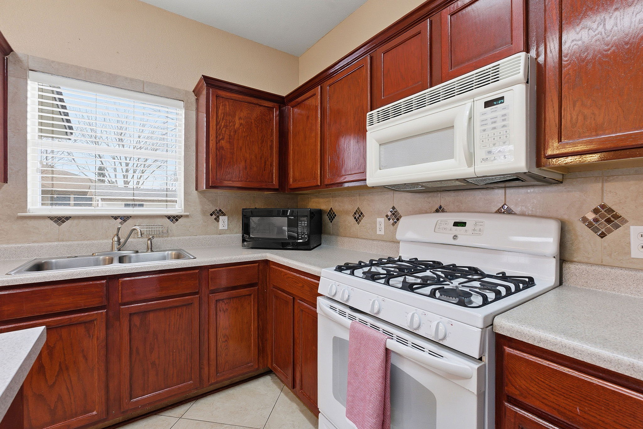 1424 Marsh Harbour Drive Round Rock, TX 78664 - Photo 12 of 34