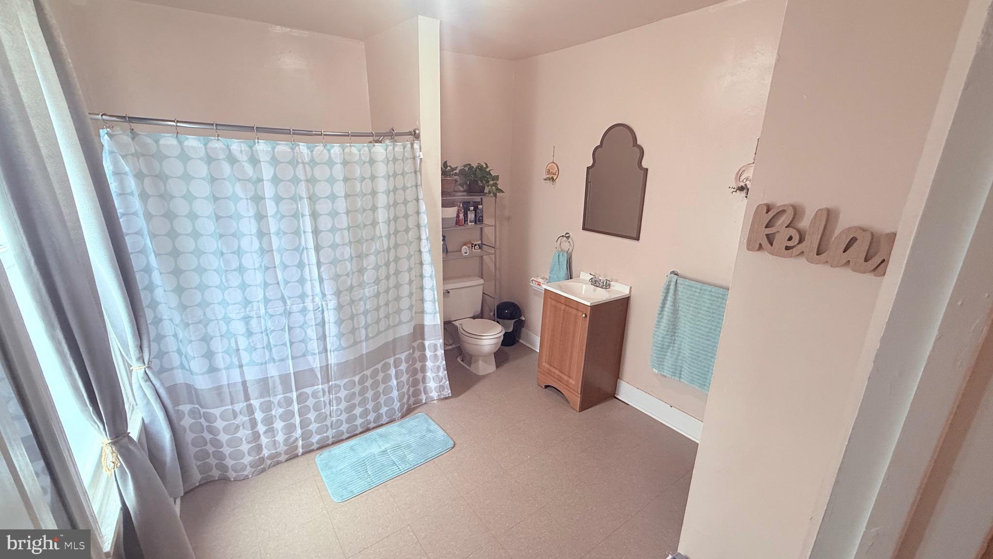 2848 North Lee Street Philadelphia, PA 19134 - Photo 21 of 26 a bathroom with a shower