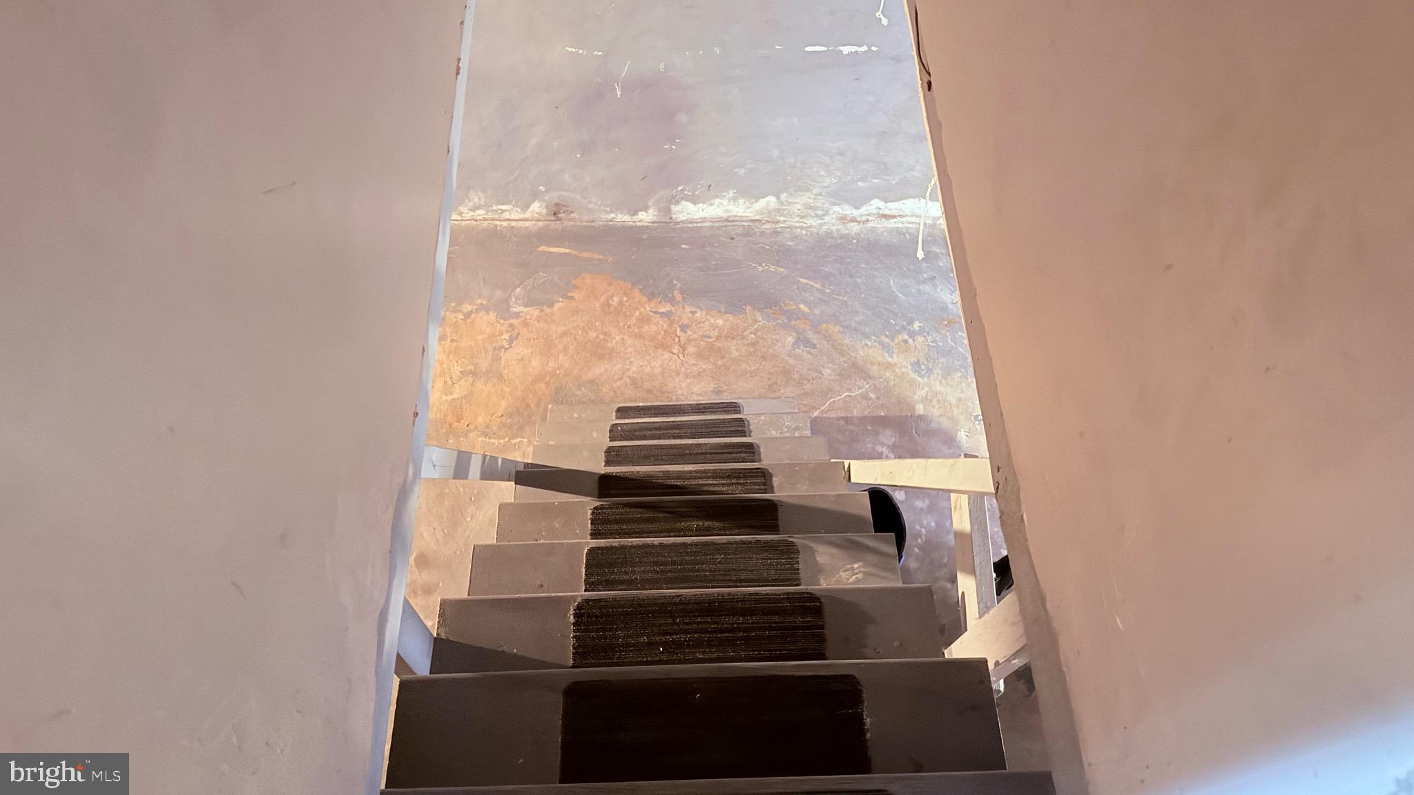 2848 North Lee Street Philadelphia, PA 19134 - Photo 10 of 26 a view of entryway