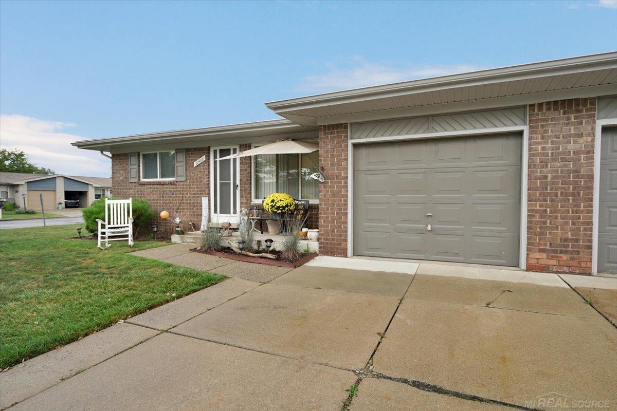 28490 Cotton Road New Baltimore, MI 48047 - Photo 2 of 21 50189435-cc35c57c-684e-494e-8bdc-62a6d8c5c2d9.JPG