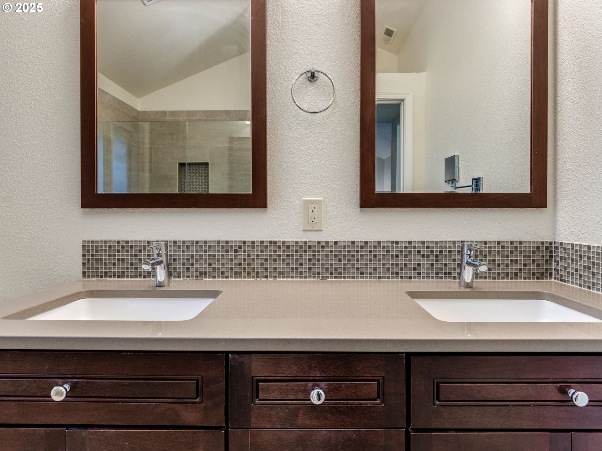 5127 Southwest Multnomah Boulevard Portland, OR 97219 - Photo 21 of 41 Gallery Image 21