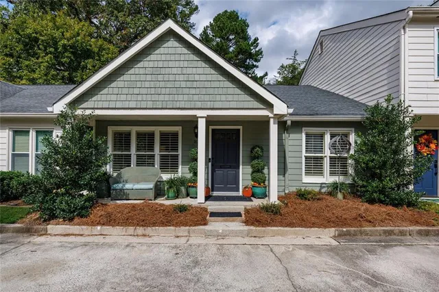 a view of a house with a yard and plants