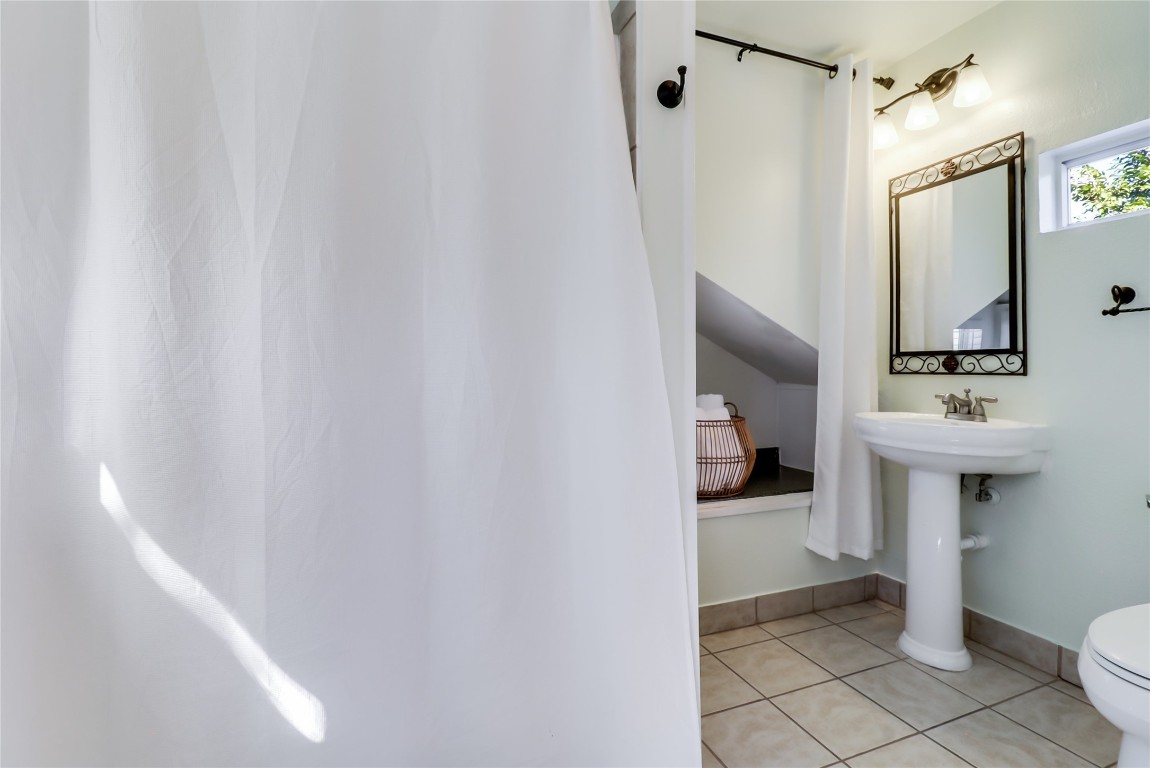 1105 West 43rd Street Austin, TX 78756 - Photo 19 of 22 a en suite bathroom with a sink a toilet and shower
