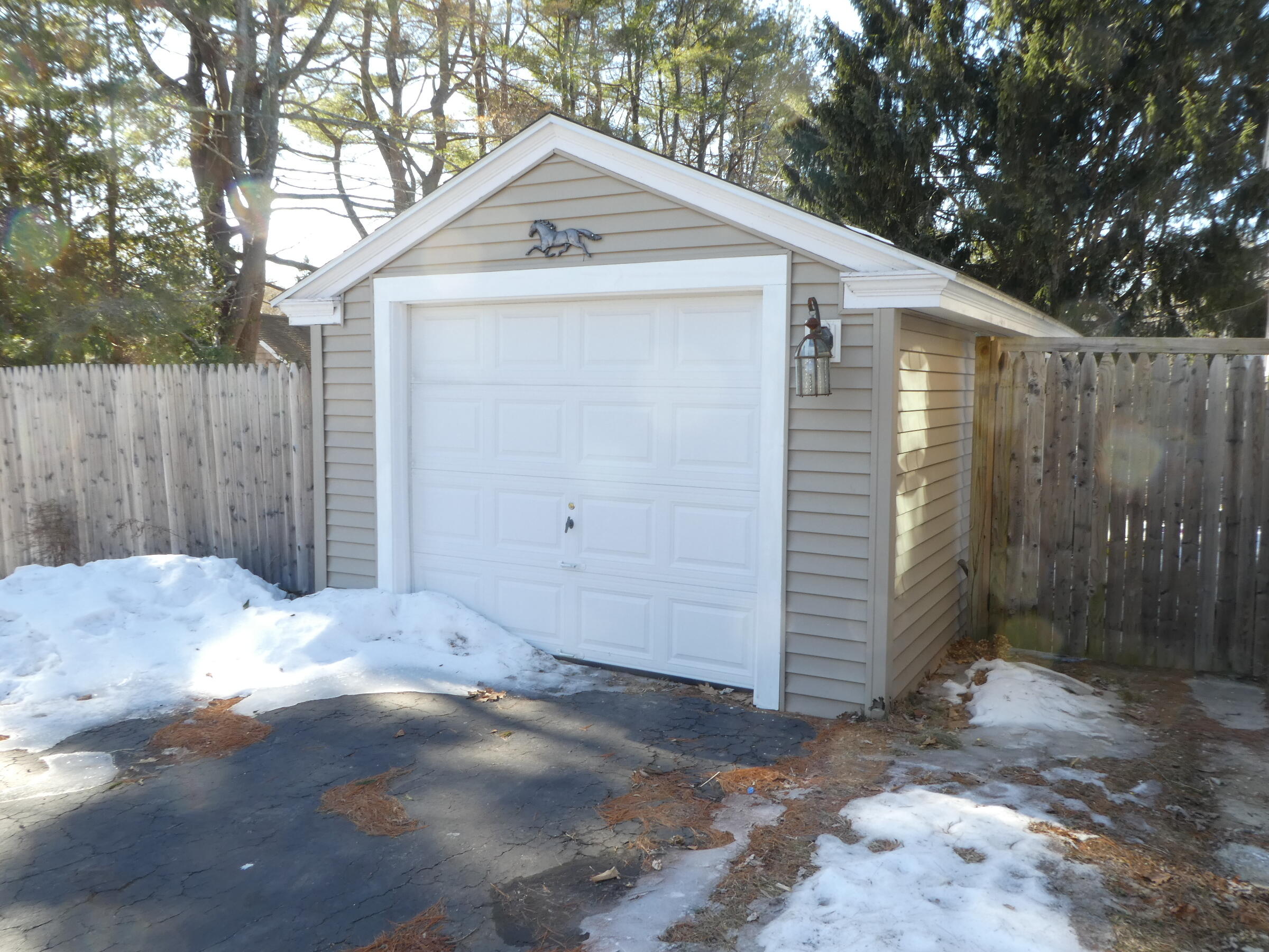 187 Ocean House Road Cape Elizabeth, ME 04107 - Photo 9 of 28 One Car Garage
