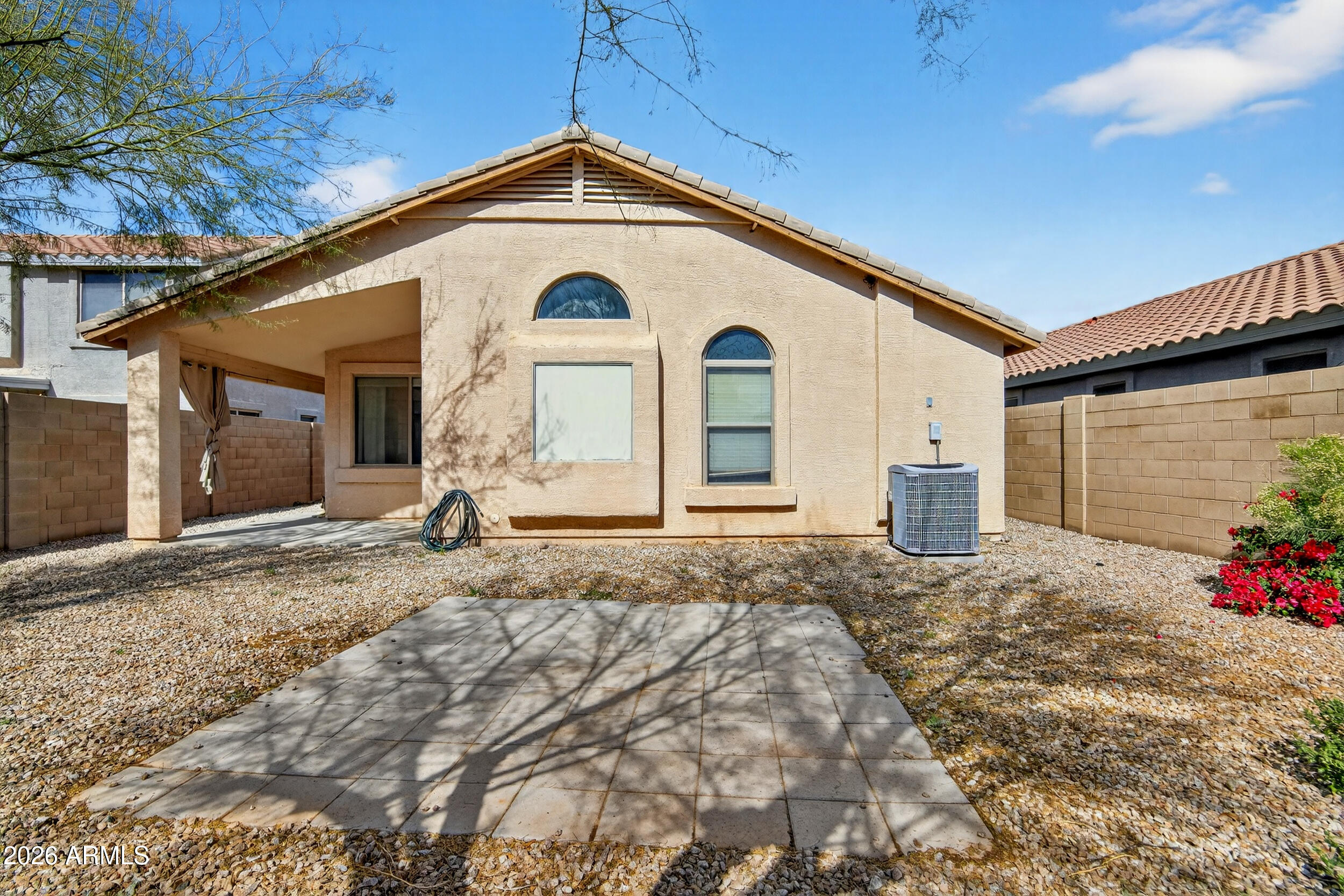 515 West Love Road San Tan Valley, AZ 85143 - Photo 29 of 74 a front view of a house with a yard