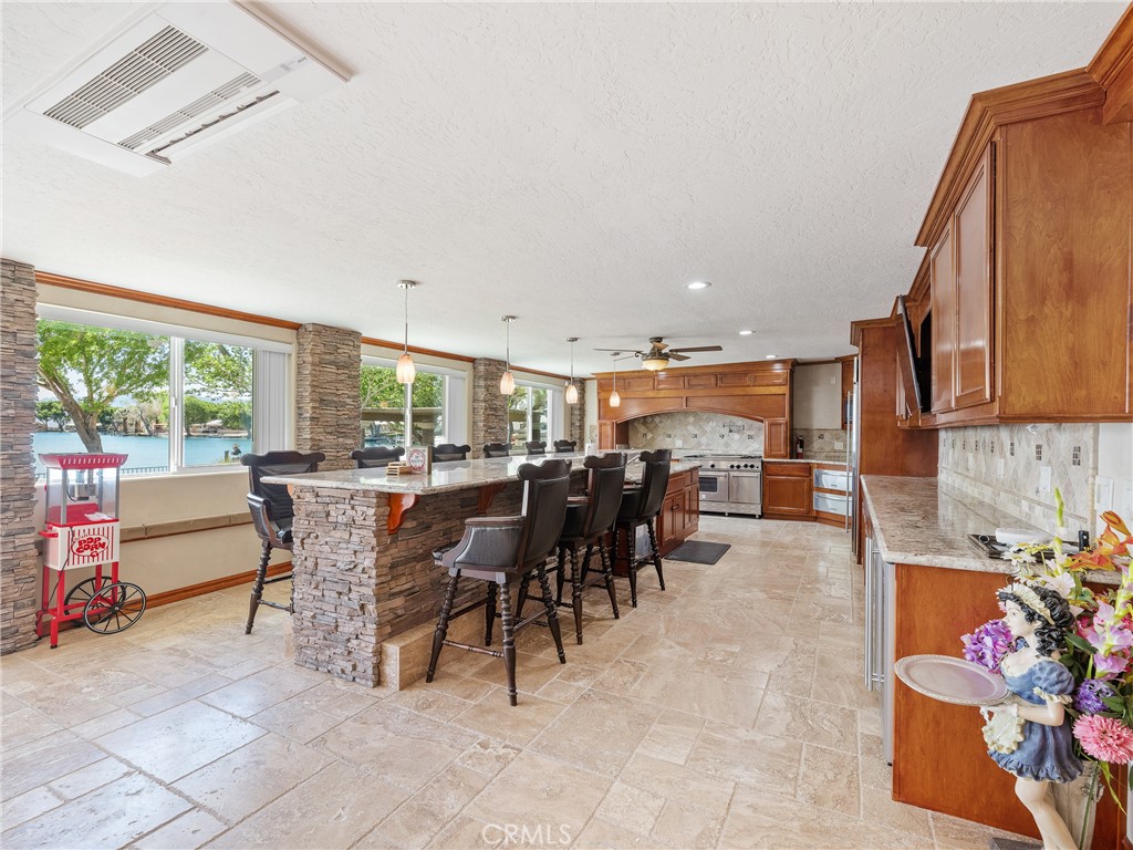 39429 Mountain View Road Yermo, CA 92398 - Photo 34 of 47 a very nice looking dining room with a large window