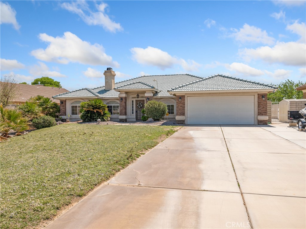 39429 Mountain View Road Yermo, CA 92398 - Photo 9 of 47 a front view of a house with a yard