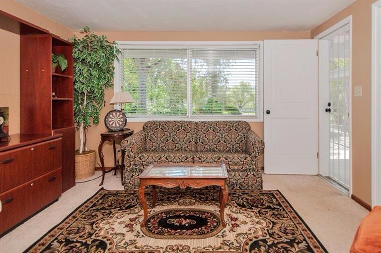 125 South Obenchain Road Eagle Point, OR 97524 - Photo 15 of 20 Guest house living room