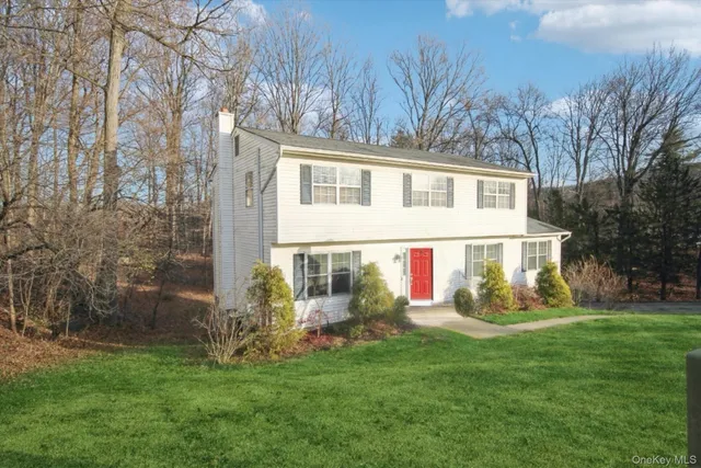 a view of front of house with a yard