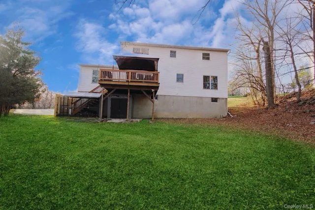 a view of a house with a backyard