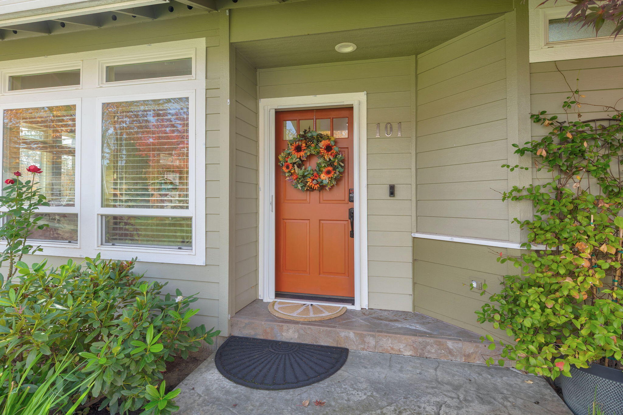 101 Cedar Ridge Terrace Rogue River, OR 97537 - Photo 4 of 36 Front Entrance