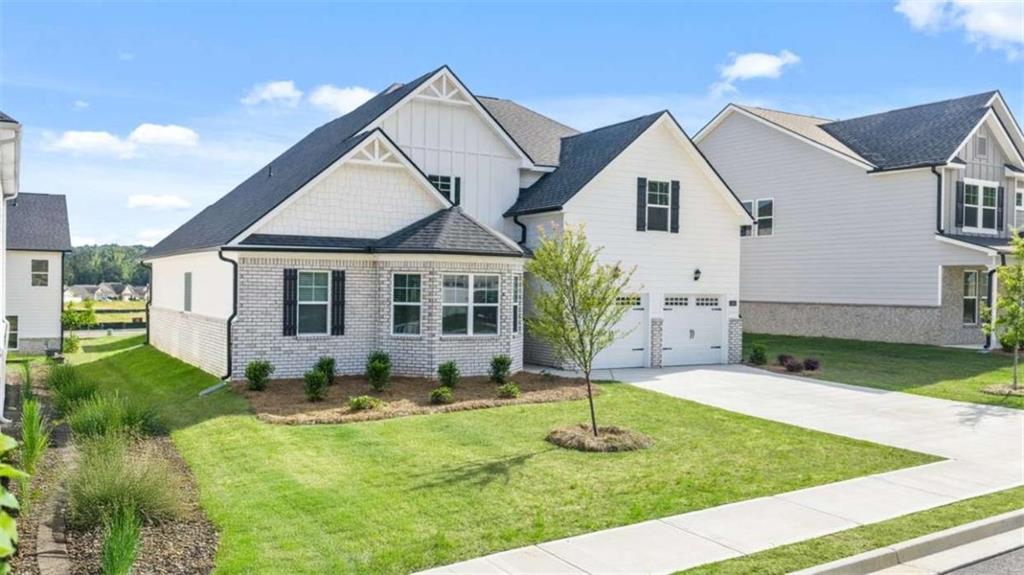 13623 Whitman Lane Covington, GA 30014 - Photo 3 of 45 a front view of a house with garden
