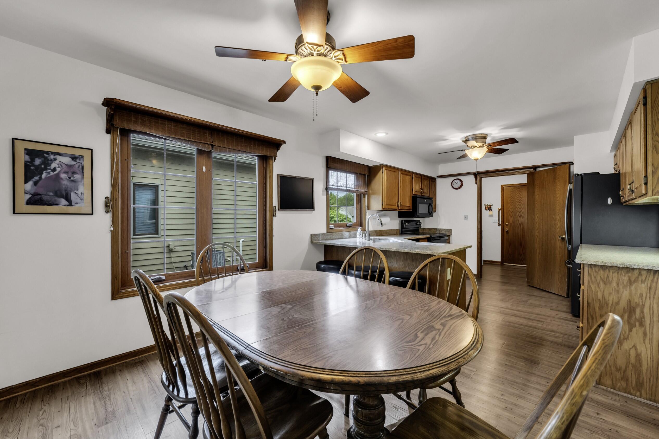 6615 Chesapeake Road Caledonia, WI 53406 - Photo 7 of 30 Eat in area