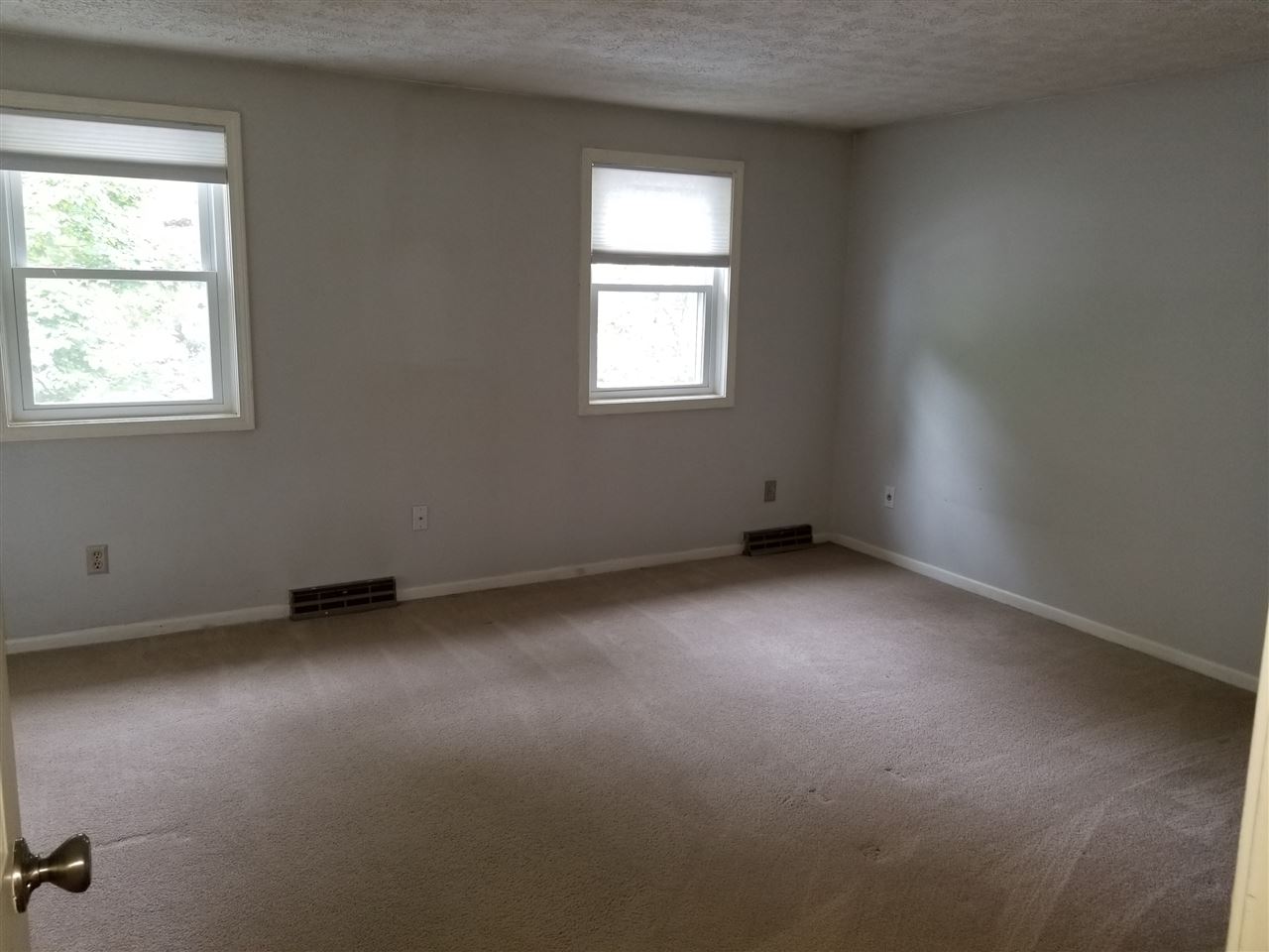279 Winding Pond Road Londonderry, NH 03053 - Photo 15 of 36 Gallery Image 15