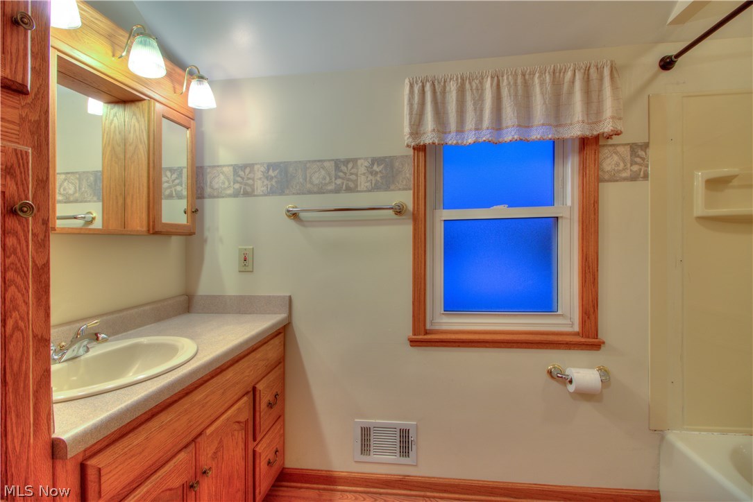 2404 Ralph Avenue Cleveland, OH 44109 - Photo 17 of 28 Gallery Image 17