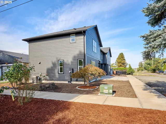 $829,900 | 220-222 Juniper Avenue, Gervais, OR 97026