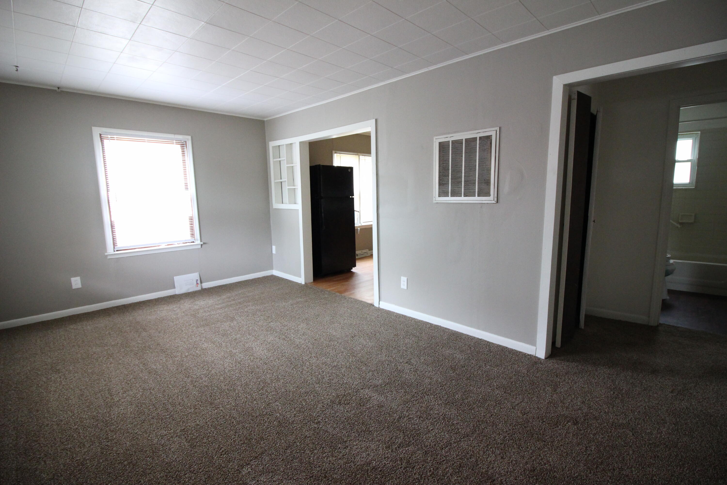18336 Twelve Mile Road Roseville, MI 48066 - Photo 5 of 15 IMG_9850