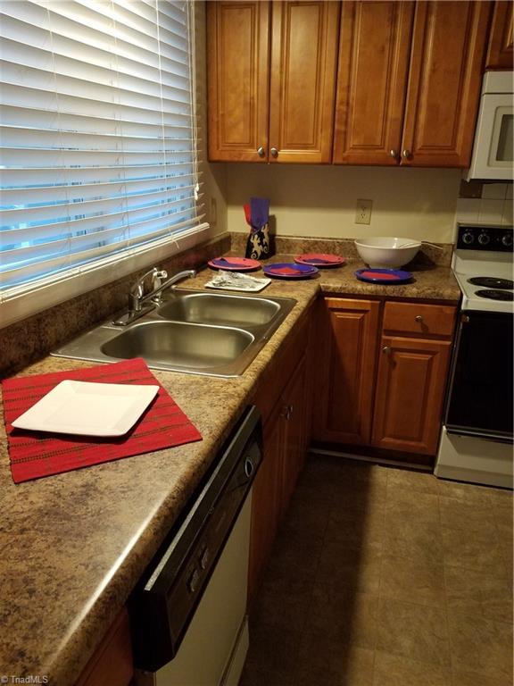 2808 Shadowbrook Lane Winston-Salem, NC 27103 - Photo 7 of 12