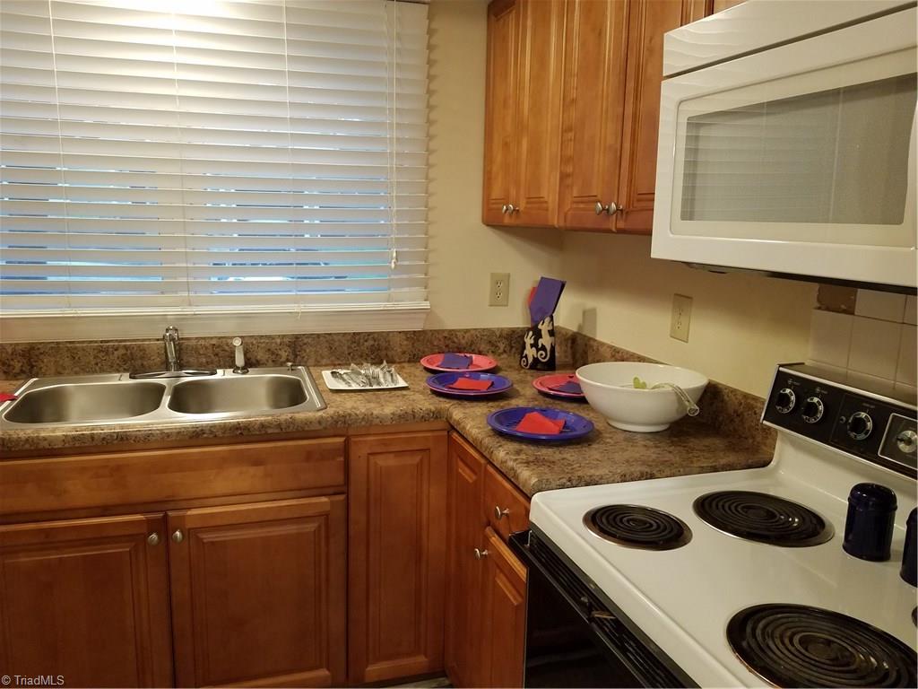 2808 Shadowbrook Lane Winston-Salem, NC 27103 - Photo 8 of 12