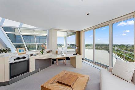 186 Dune Road Quogue, NY 11959 - Photo 2 of 23