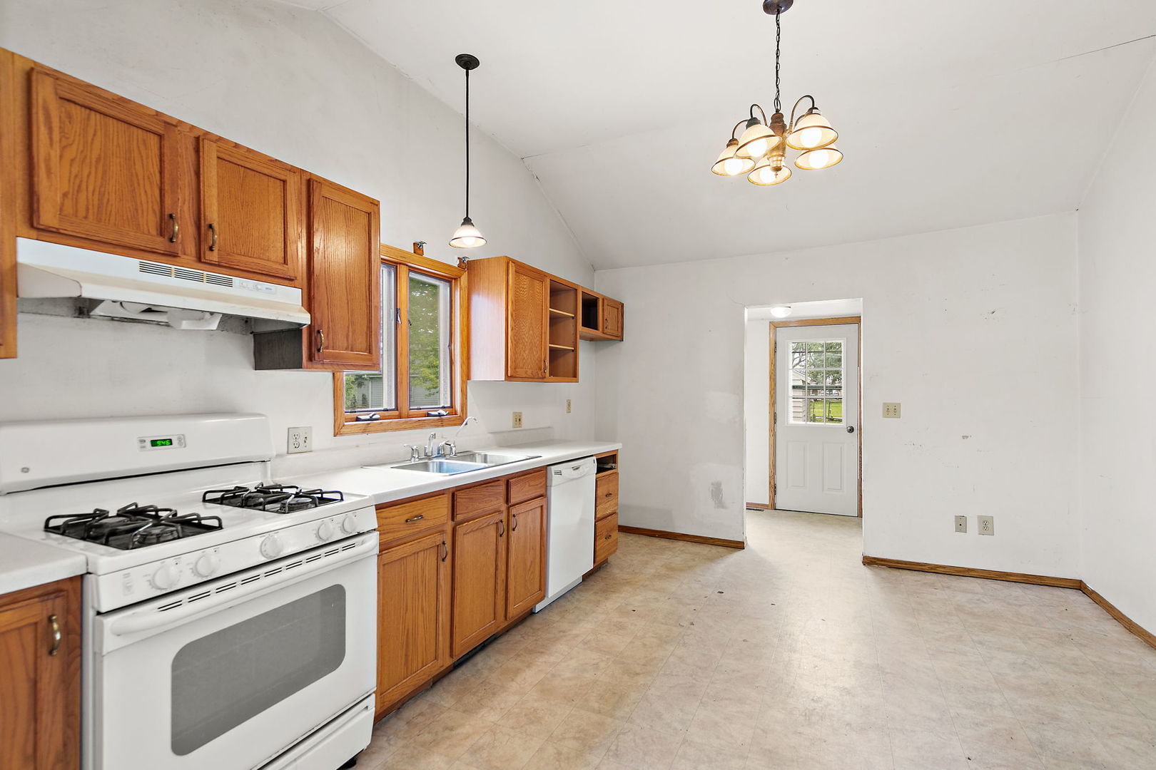 1302 State Street DeKalb, IL 60115 - Photo 8 of 21