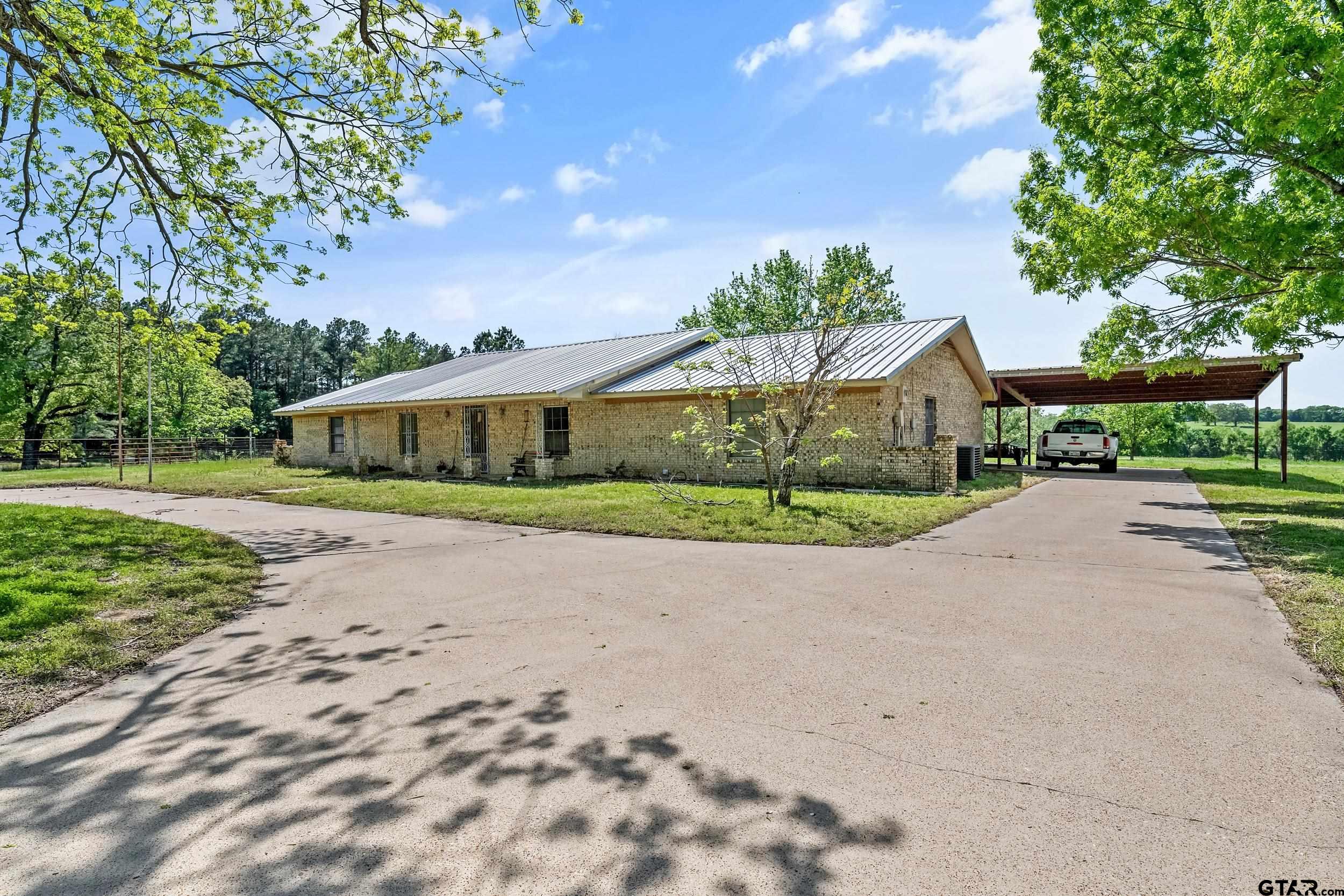 1382 VZ County Road Canton, TX 75103 - Photo 3 of 40 a front view of house with yard