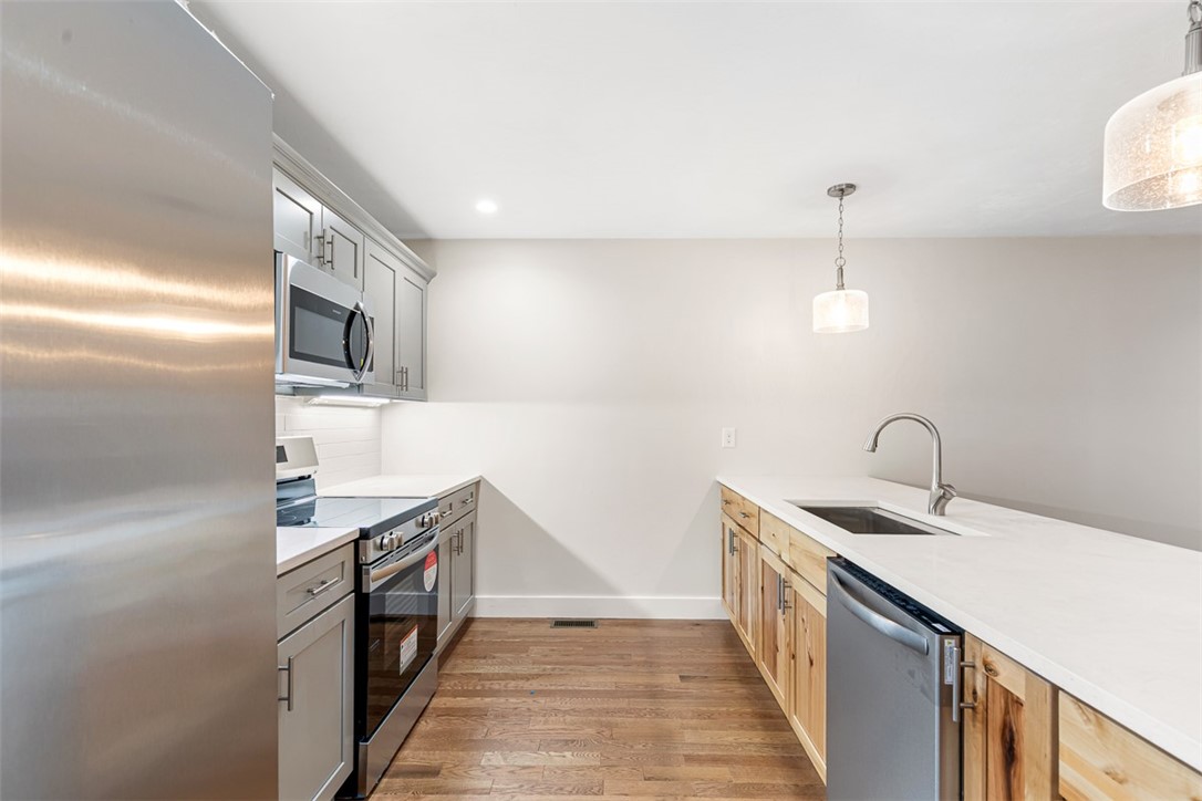 4 Trinity Way Johnston, RI 02919 - Photo 11 of 39