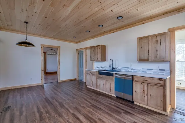 $399,900 | 32693 Schell Road, Le Ray, NY 13637