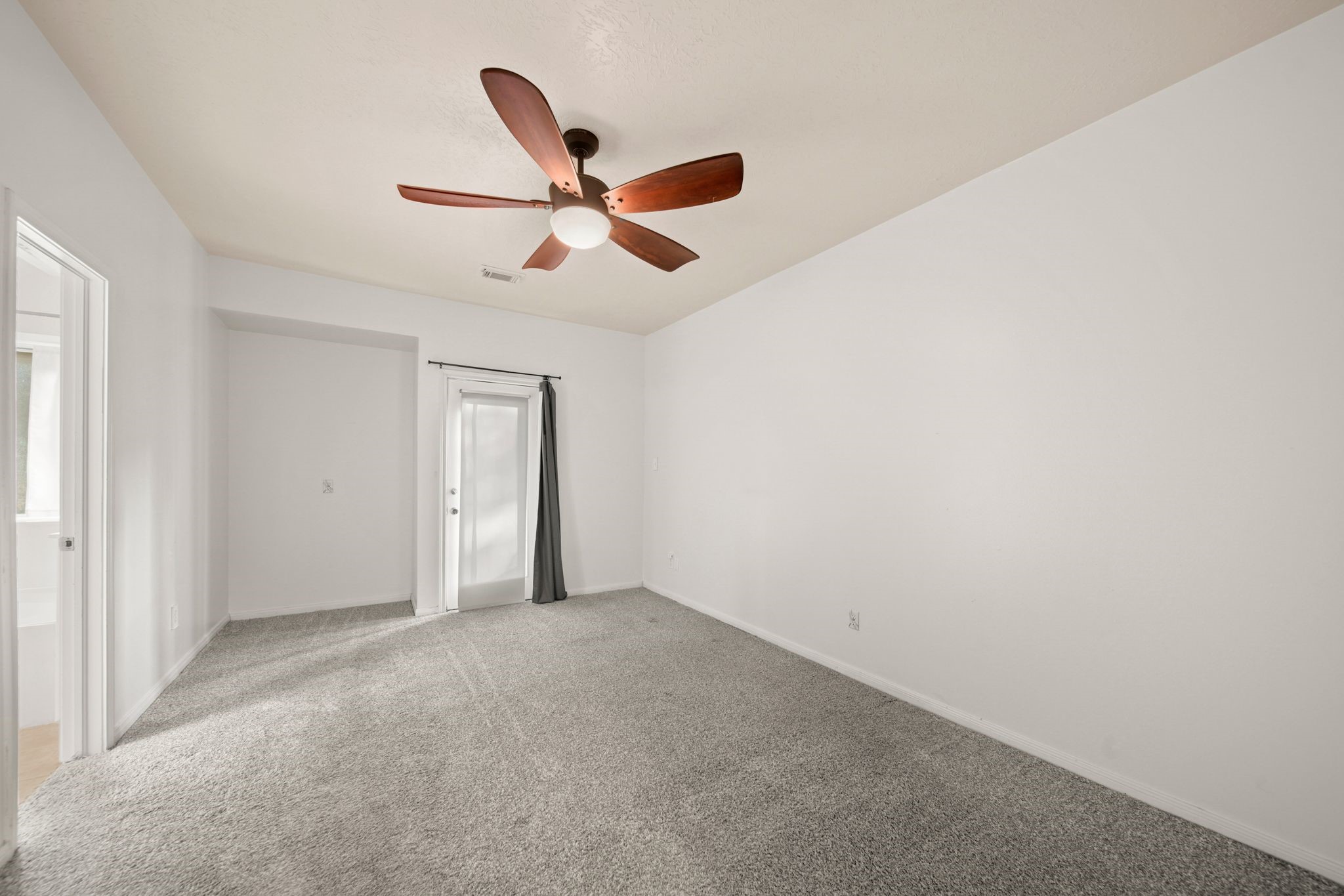 813 Davis Road League City, TX 77573 - Photo 16 of 22 a view of an empty room