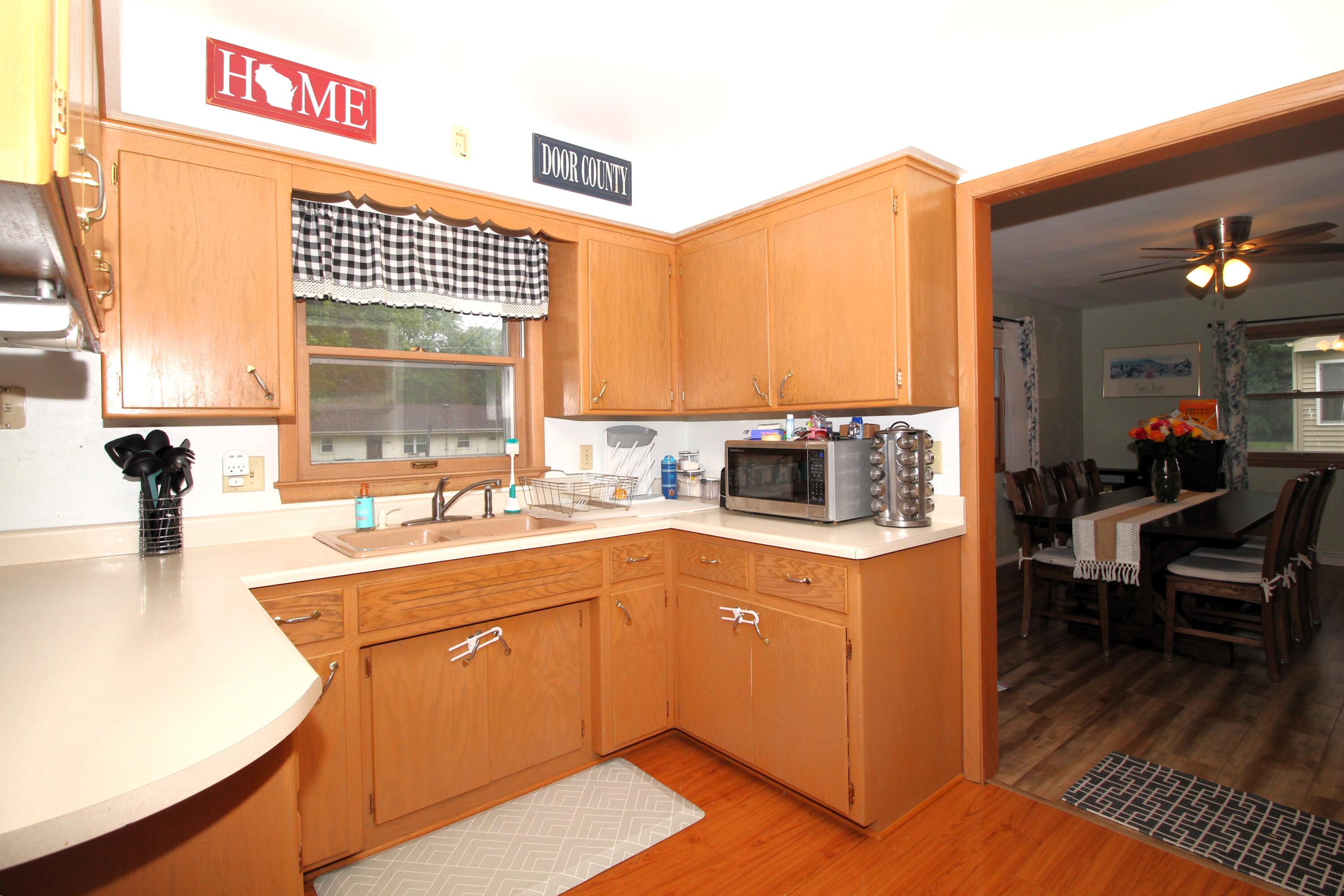 W174N9446 Joper Road Menomonee Falls, WI 53051 - Photo 7 of 32 Kitchen