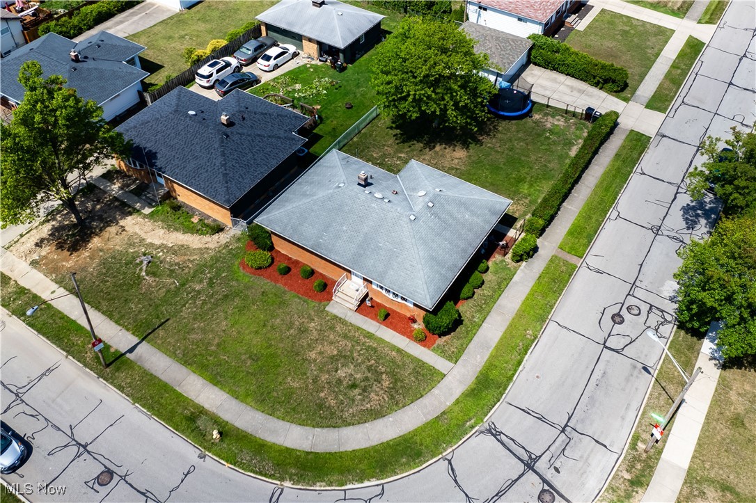 9114 Reichert Road Parma, OH 44130 - Photo 37 of 48