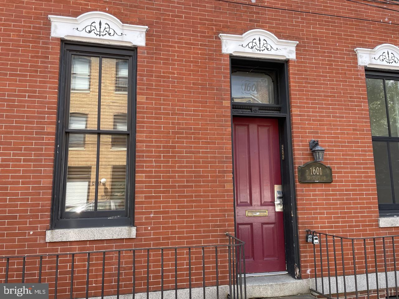 1601 Shakespeare Street, Unit 1R Baltimore, MD 21231 - Photo 2 of 10 a view of entrance door of a building