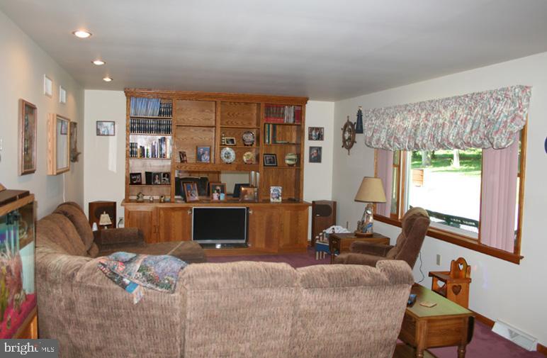 150 Speedwell Forge Road Lititz, PA 17543 - Photo 3 of 17