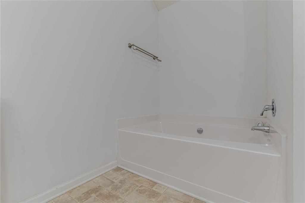 7640 Rutgers Circle Fairburn, GA 30213 - Photo 32 of 46 a bathroom with a bathtub