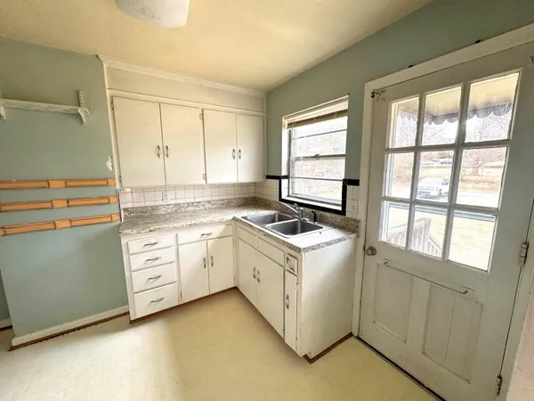 $330,000 | 1811 Windsor Avenue Southwest, Roanoke, VA 24015