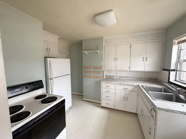 $330,000 | 1811 Windsor Avenue Southwest, Roanoke, VA 24015