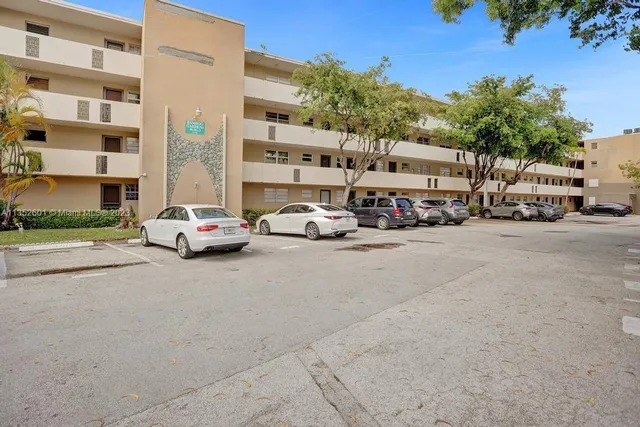 $169,000 | 1710 Northeast 191st Street, Unit 1173, Miami, FL 33179