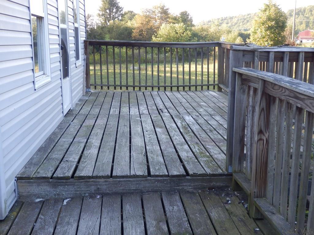 539 Piney Run Road Salisbury, PA 15558 - Photo 4 of 4 a balcony with wooden floor