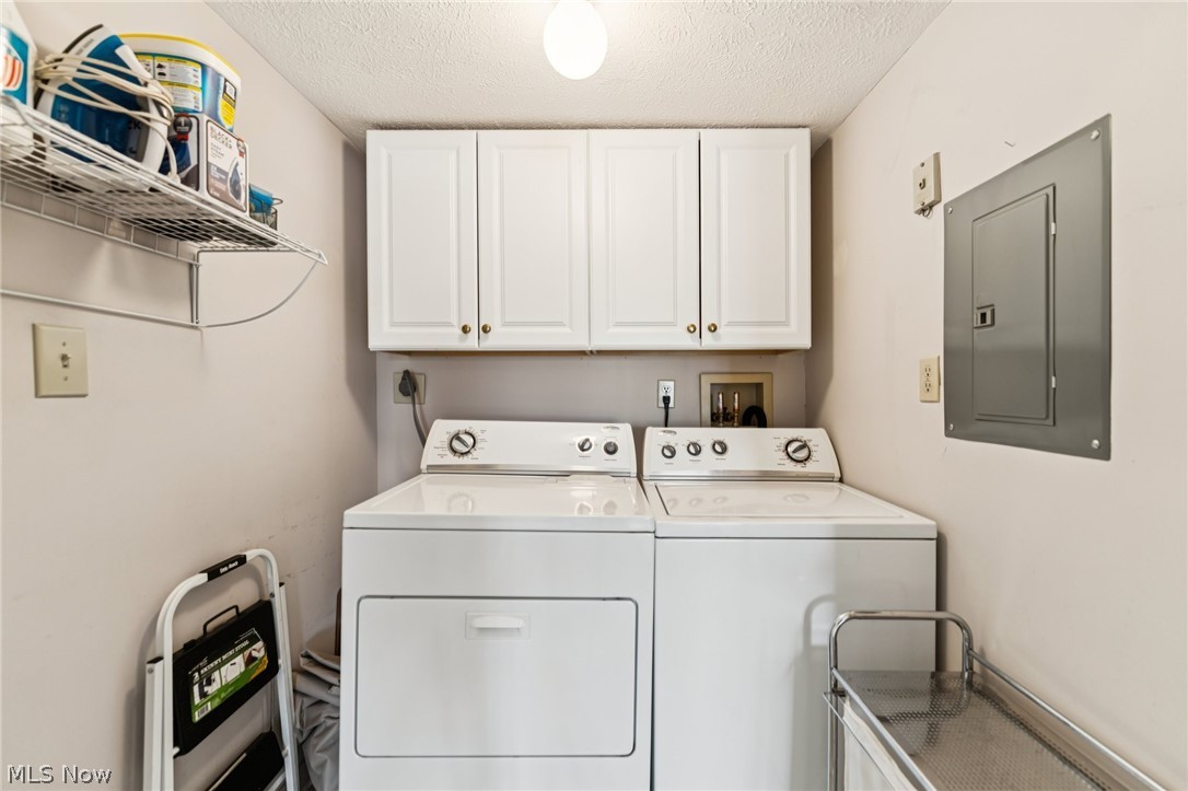 22481 Center Ridge Road, Unit 101 Rocky River, OH 44116 - Photo 33 of 39 In-suite laundry