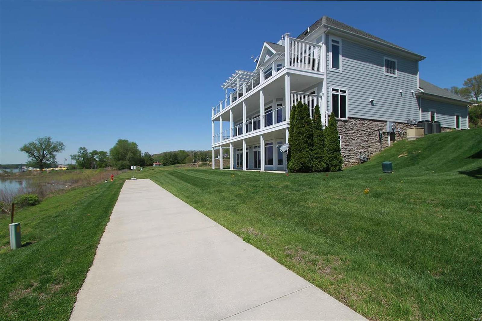 709 Wind Rivers Drive Grafton, IL 62037 - Photo 8 of 35 Gallery Image 8