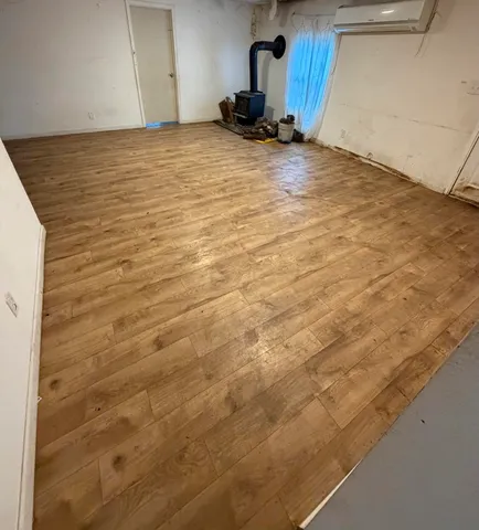 a view of a livingroom with a bench