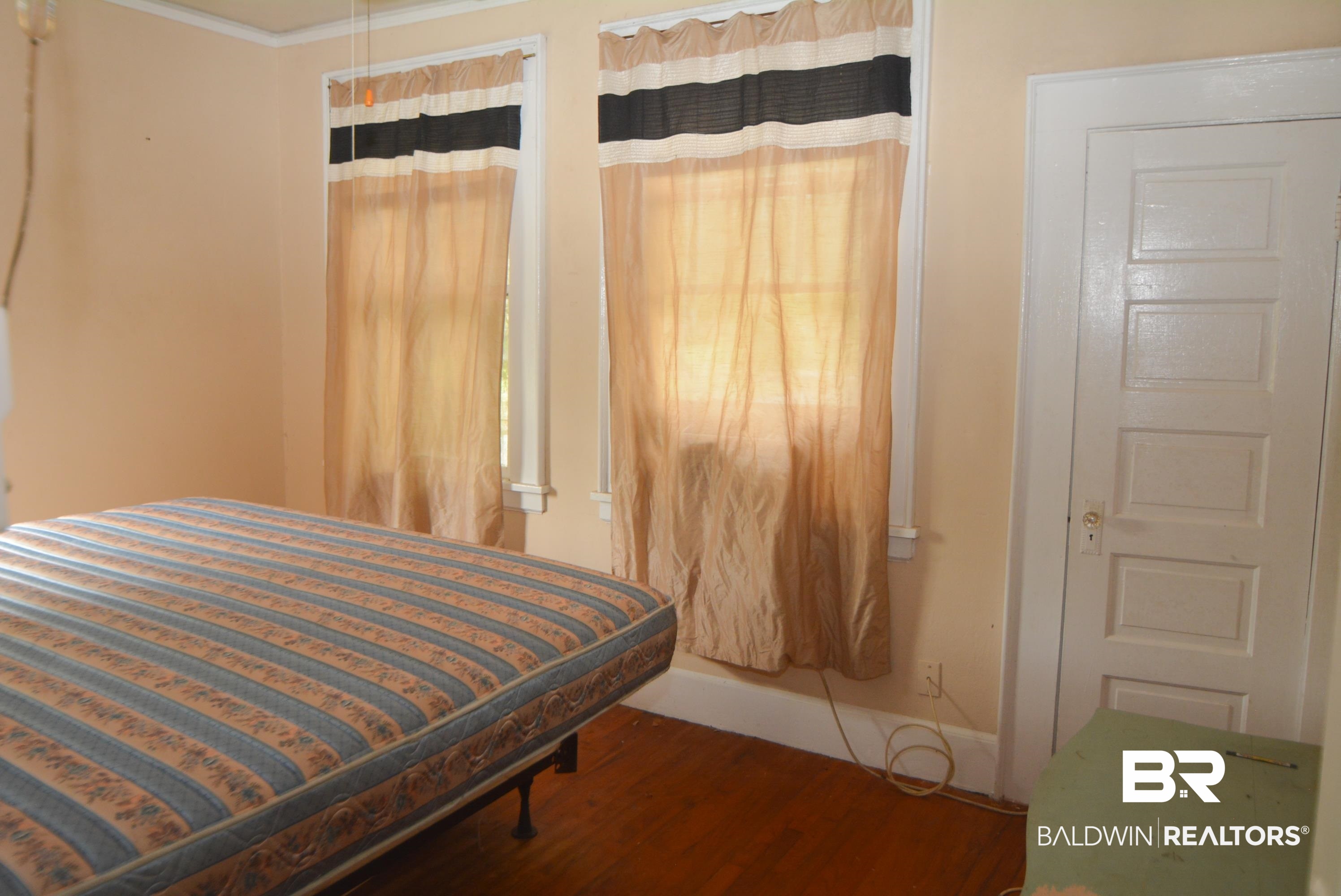 327 7th Street Chickasaw, AL 36611 - Photo 8 of 15 downstairs bedroom 2