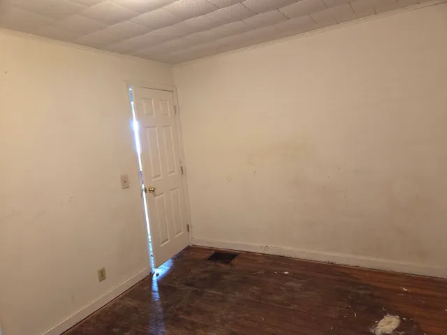 $32,500 | 207 East Dayton Street, Harrisburg, IL 62946